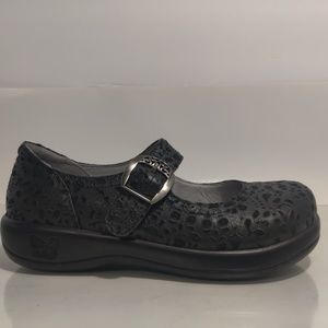Alegria Kourtney Mary Janes KOU-435 Black Embossed Leather Womens Clogs US 8
